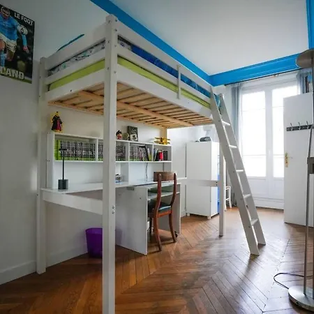 17th Arrondissement Retreat Apartment