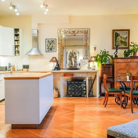 17th Arrondissement Retreat Apartment Paris