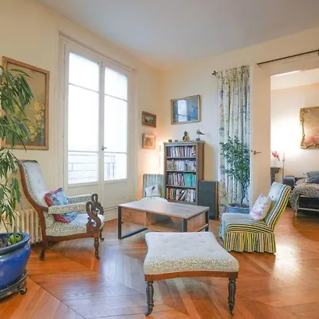 17th Arrondissement Retreat Apartment